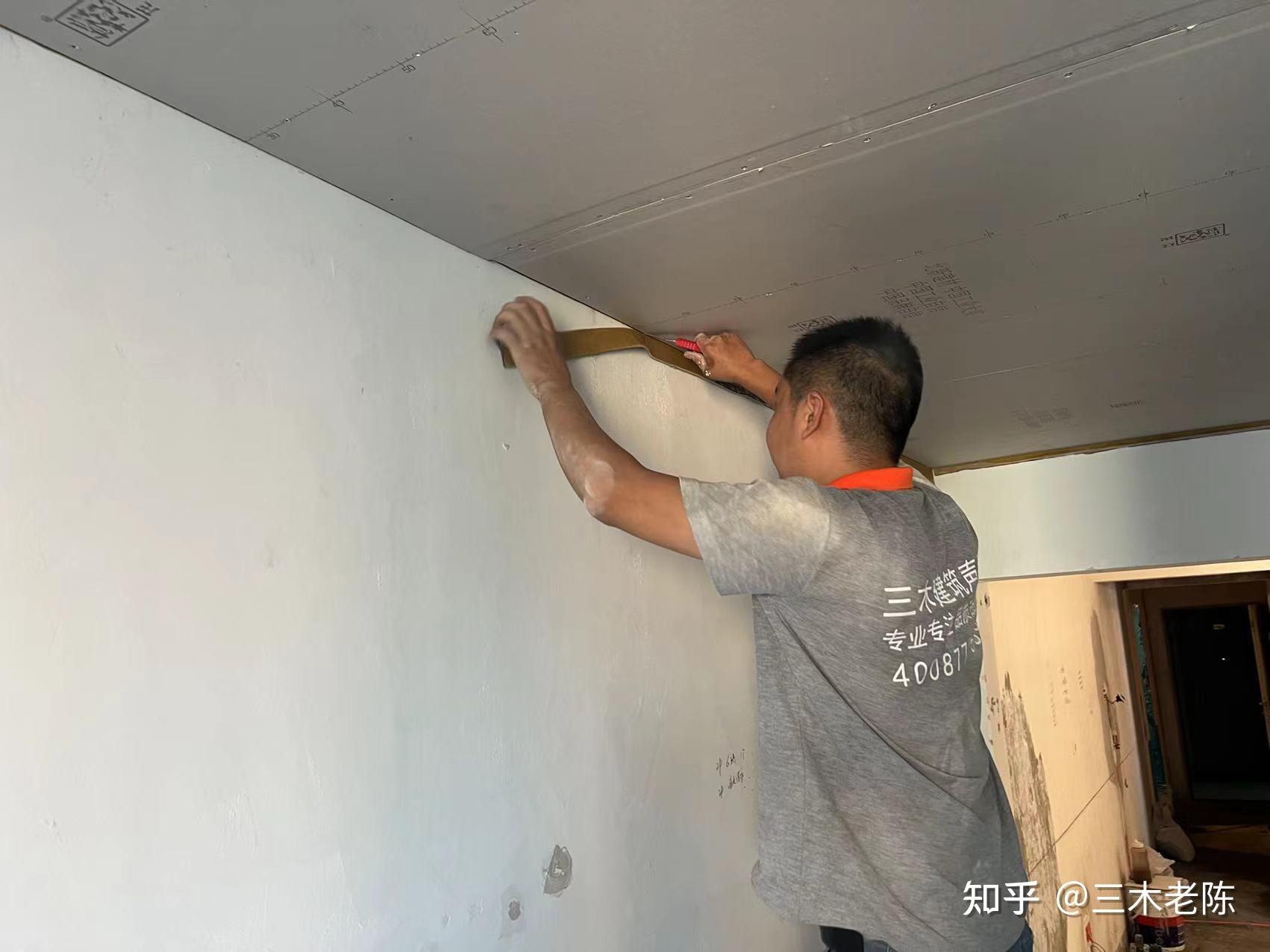 薄型悬浮隔音吊顶施工记录：板层安装后的现场