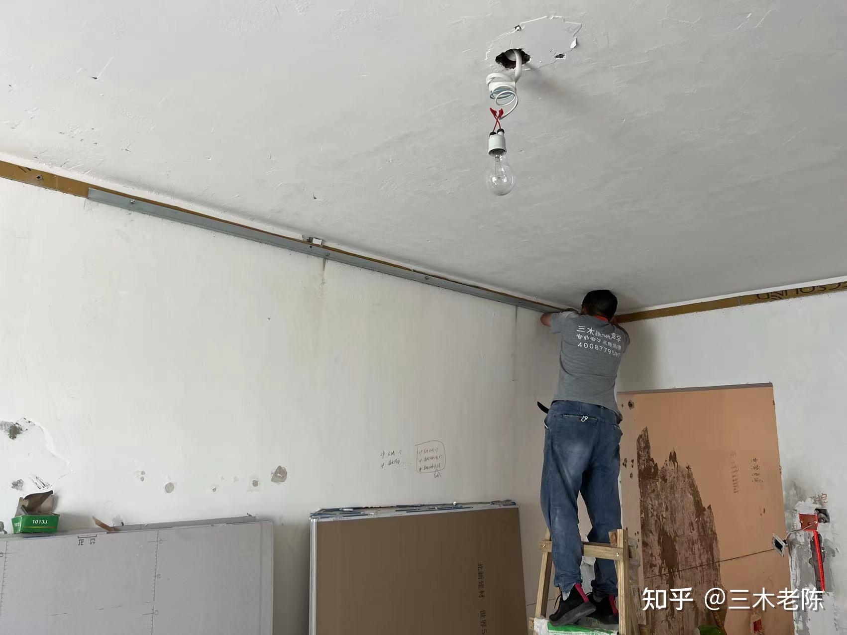 薄型悬浮隔音吊顶施工记录：墙侧弹线与隔音毡垫