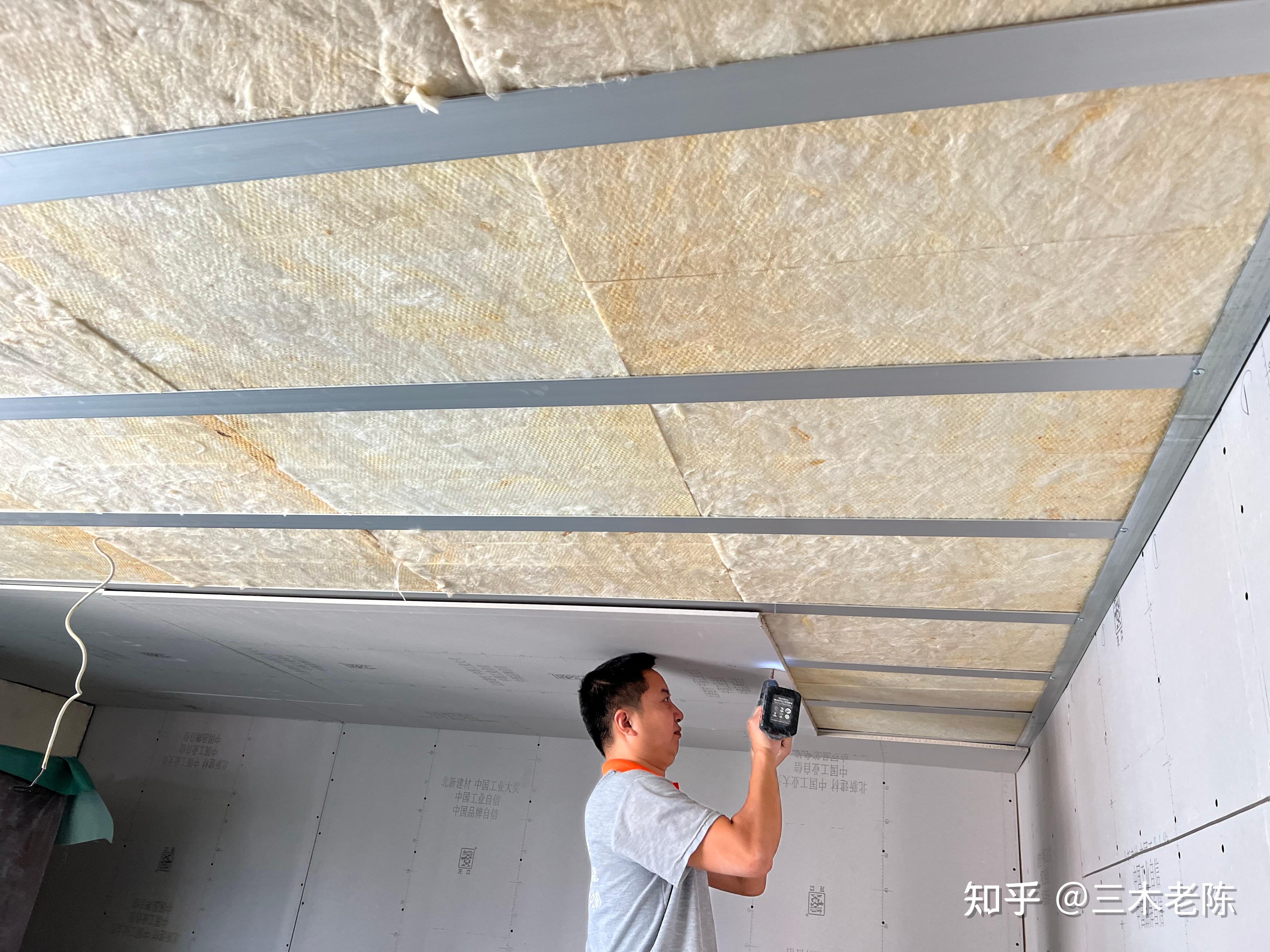 酒仙桥住宅：不做完整房中房时的隔音改造取舍：填棉后的现场