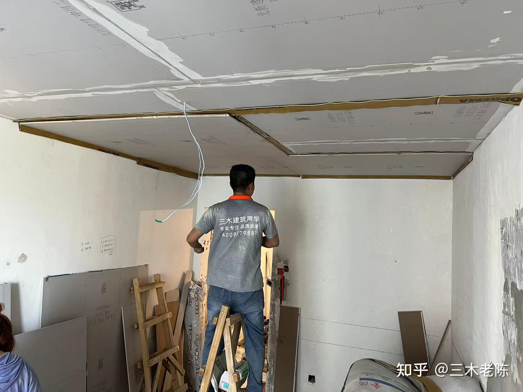 薄型悬浮隔音吊顶施工记录：隔音毡与石膏板配合安装